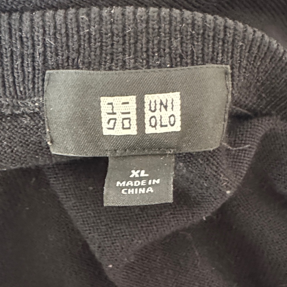 Uniqlo Men's Black Sweater- XL - Picture 4 of 5